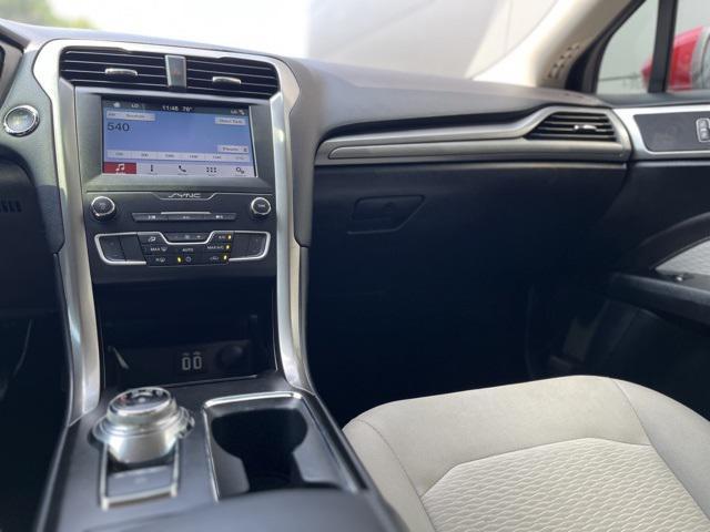 2019 ford fusion se