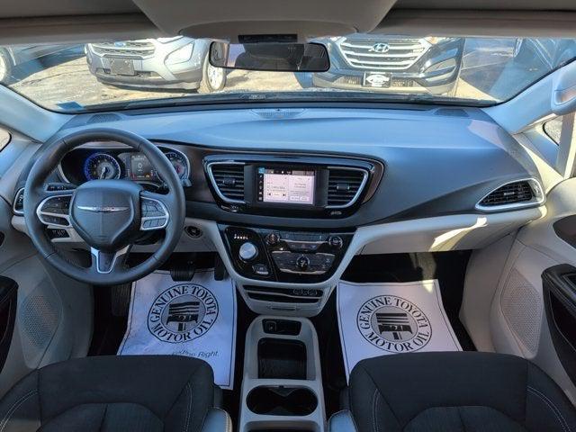 2022 chrysler voyager lx