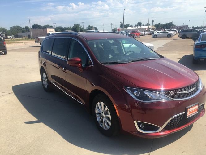 used 2018 chrysler pacifica touring-l holdrege, ne 68949 for sale in holdrege, nebraska