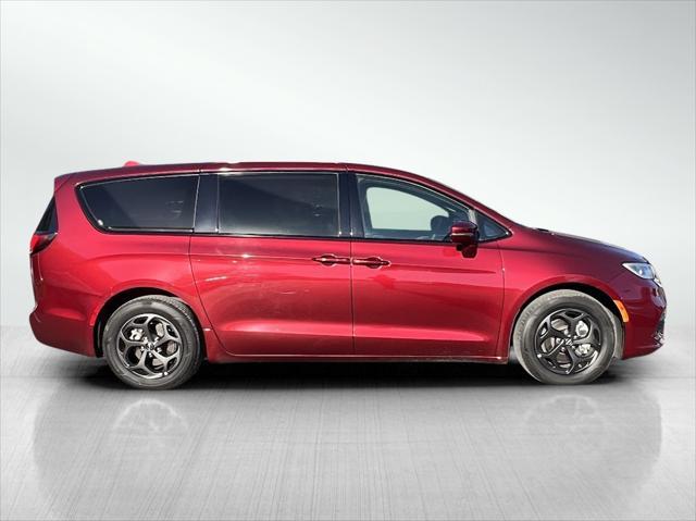 2022 chrysler pacifica hybrid touring l