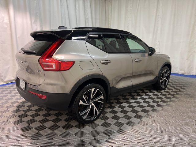 2022 volvo xc40 t5 r-design