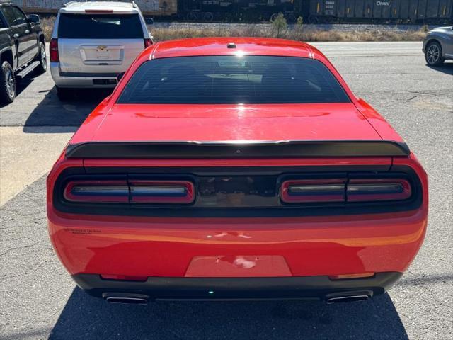 2020 dodge challenger sxt