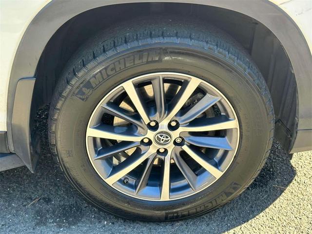 2019 toyota highlander se