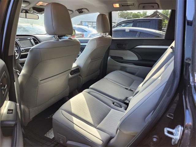 2017 toyota highlander le plus