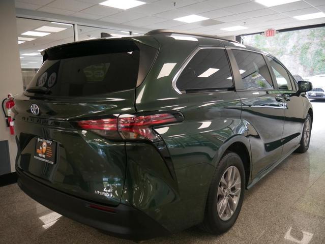 2021 toyota sienna le