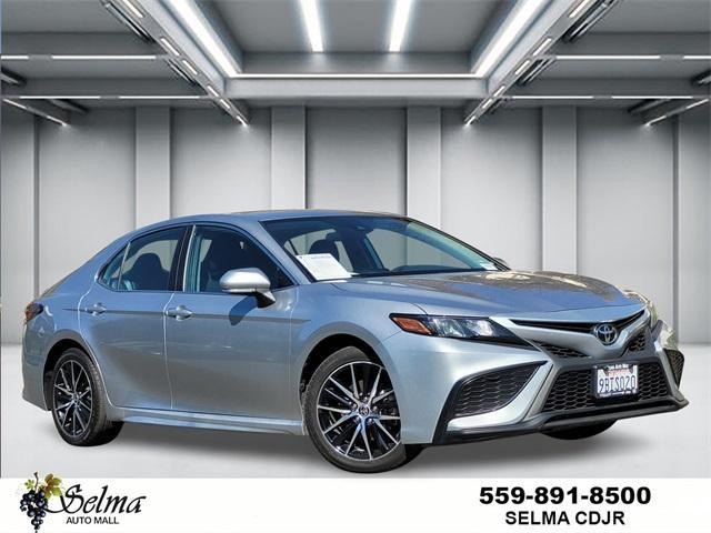 2022 toyota camry se