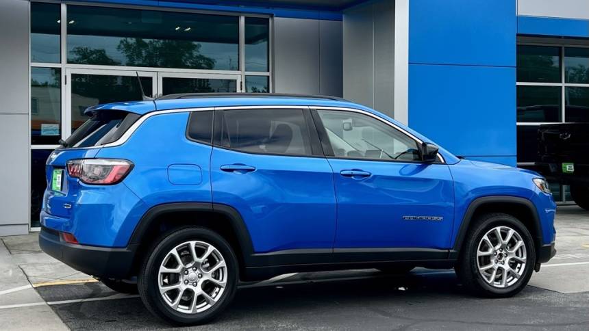 2022 jeep compass latitude lux