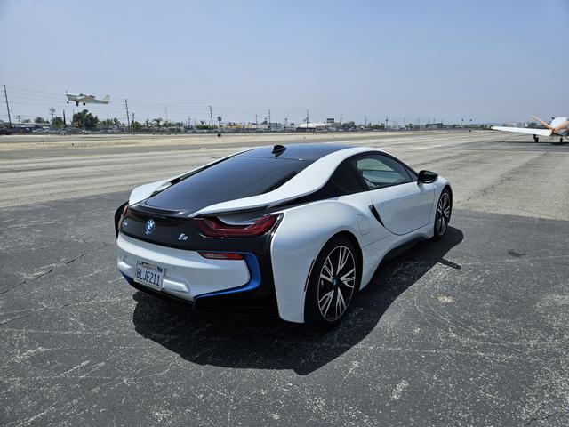 2016 bmw i8 base