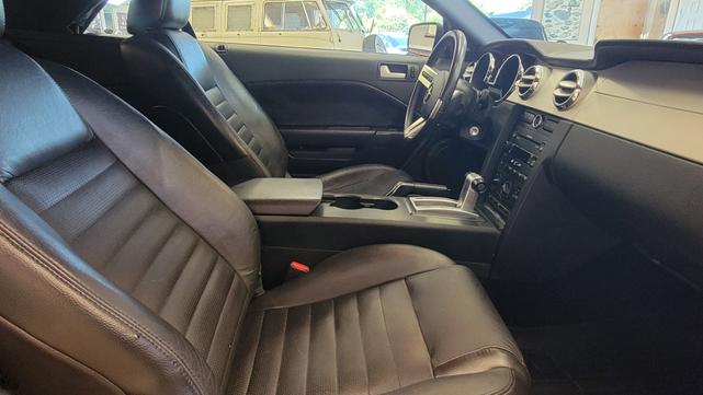 2007 ford mustang gt deluxe