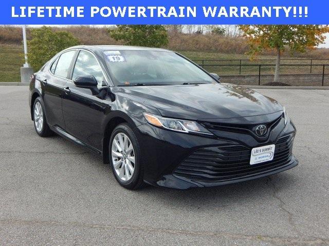 2019 toyota camry le