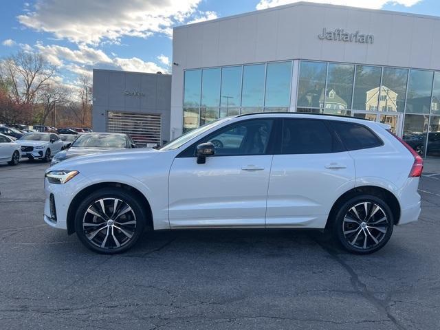 2023 volvo xc60 b5 plus dark theme