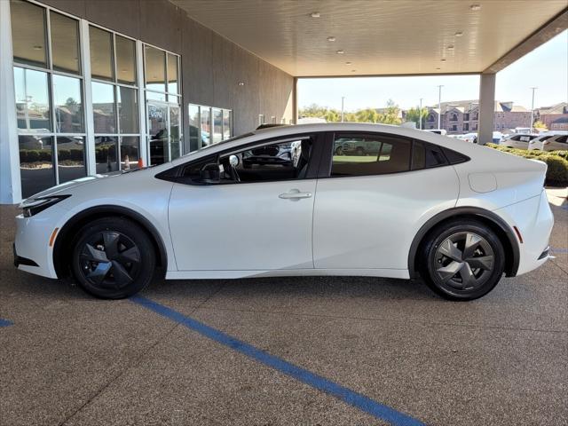 2023 toyota prius le