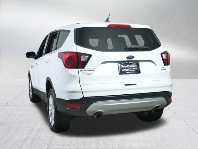 2019 ford escape se