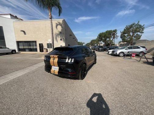 2023 ford mustang mach-e