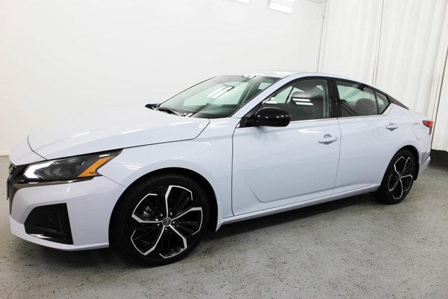 2023 nissan altima sr fwd