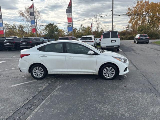 2022 hyundai accent se