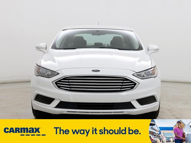 2017 ford fusion se