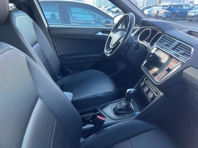 2021 volkswagen tiguan 2.0t se r-line black