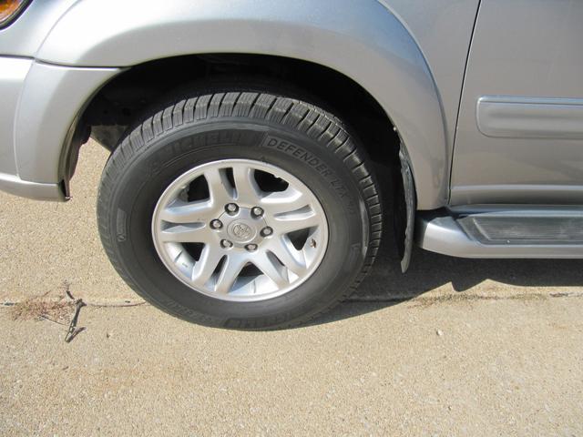 2004 toyota sequoia limited