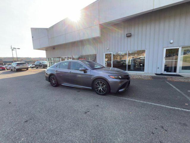 2021 toyota camry se