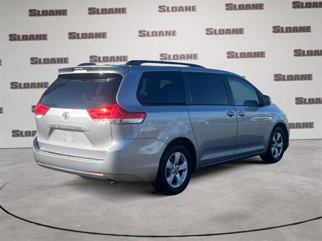 2011 toyota sienna le