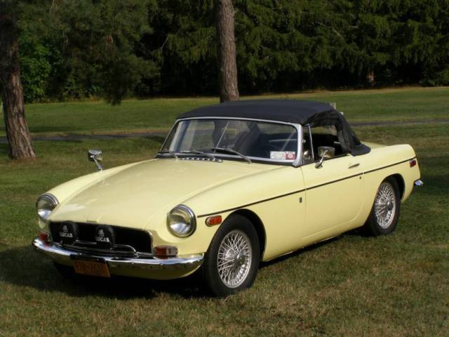 1971 mg b with convertible top and hard top