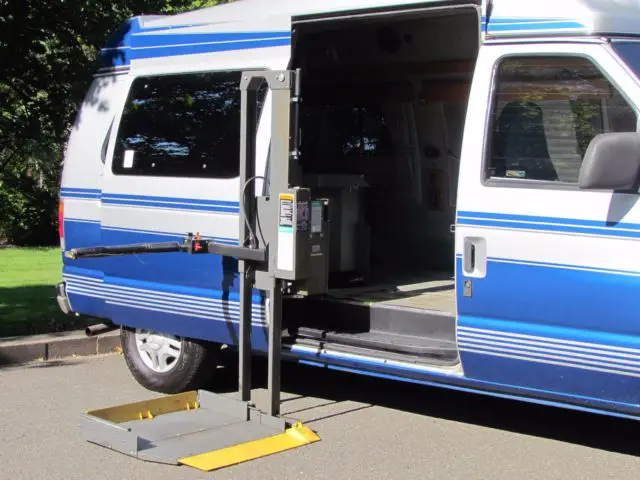 1994 ford e-150 econoline v8 van â€“ wheelchair braun swing lift