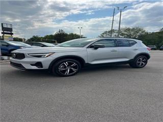 2024 Volvo XC40 b5 core bright theme