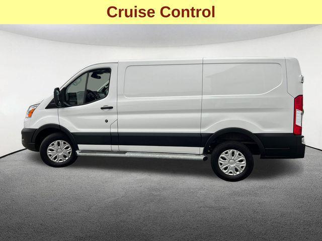 2022 ford transit-150 base