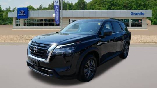 2022 nissan pathfinder sv