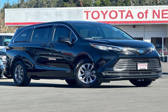 2021 toyota sienna le