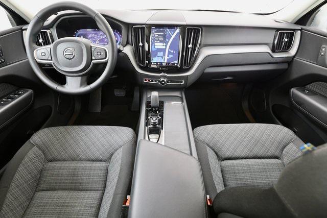 2024 volvo xc60 b5 core dark theme