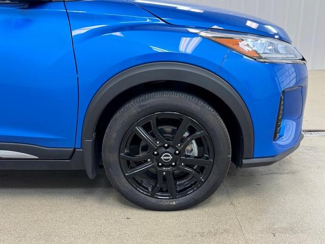 2022 nissan kicks sr