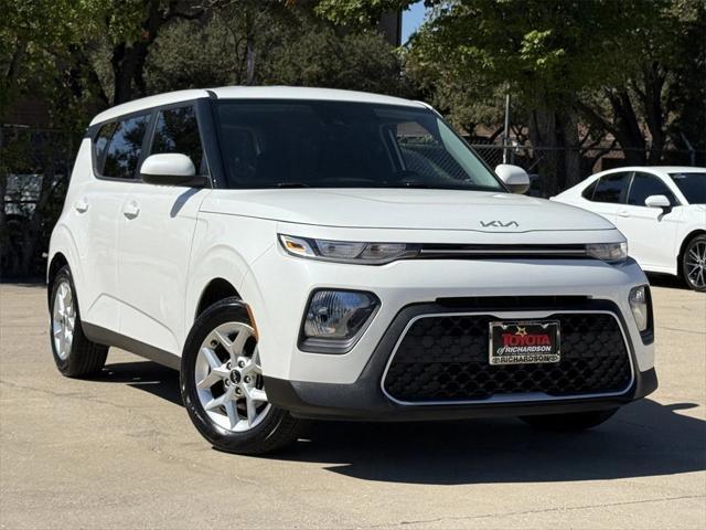 2022 kia soul lx
