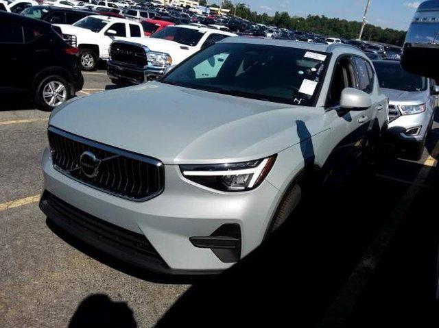 2024 volvo xc40 b5 core bright theme