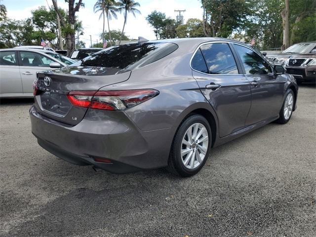 2023 toyota camry le