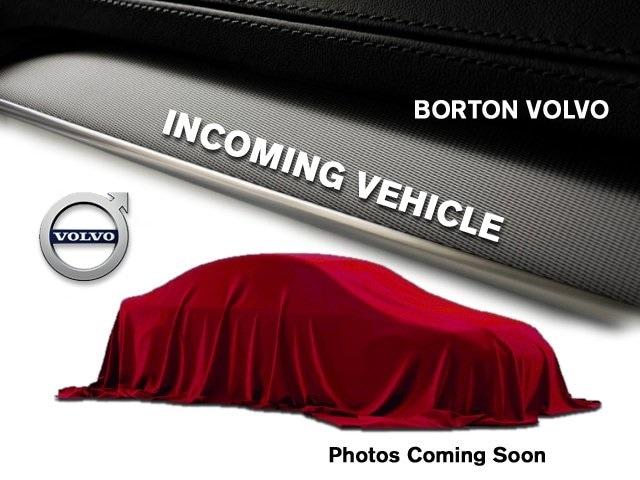 2024 volvo xc40 b5 plus dark theme