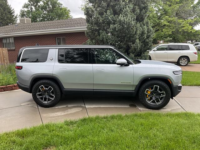 2023 rivian r1s adventure quad-motor large package