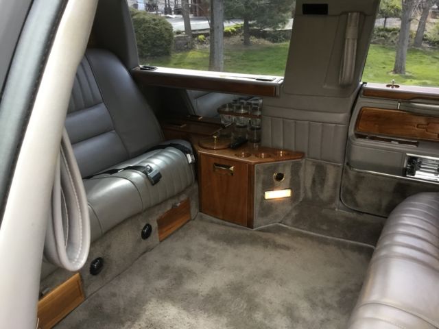 1989 lincoln limo,6200 miles