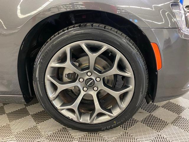 2018 chrysler 300 touring