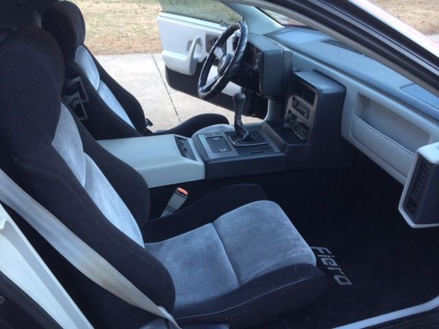 1985 pontiac fiero se - 4 speed manual transmission - excellent condition