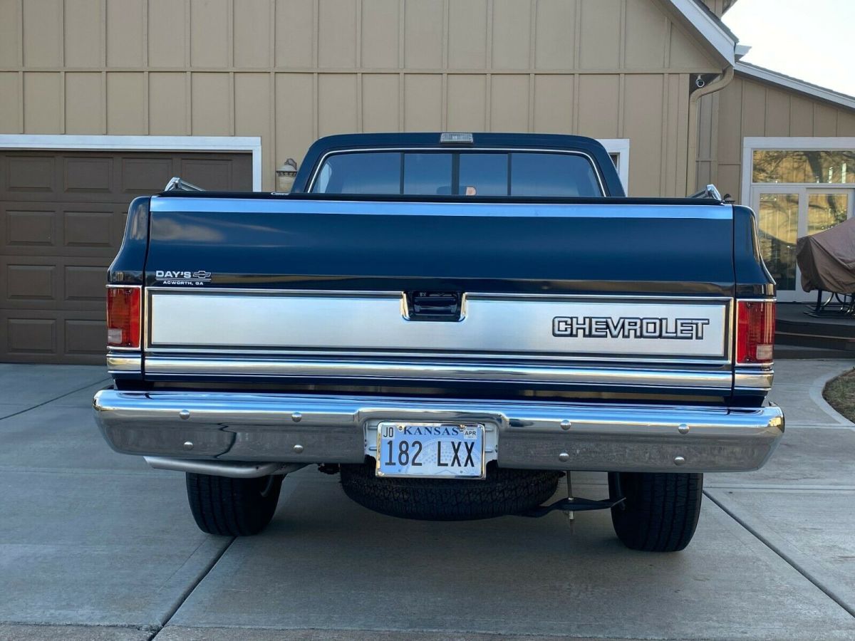 1986 c-10 chevy silverado short bed, 2wd, less than 4000 actual miles!