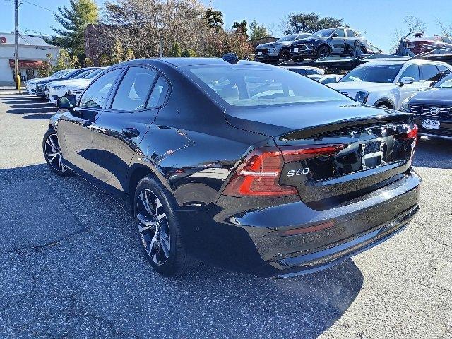 2024 volvo s60 b5 plus dark theme