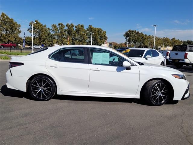 2022 toyota camry se