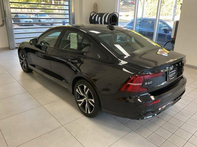 2024 volvo s60 b5 plus dark theme