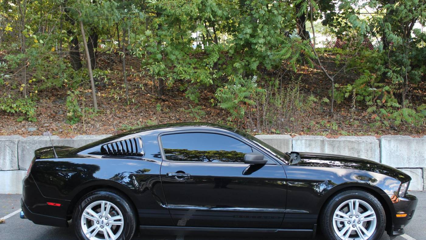 2012 ford mustang v6