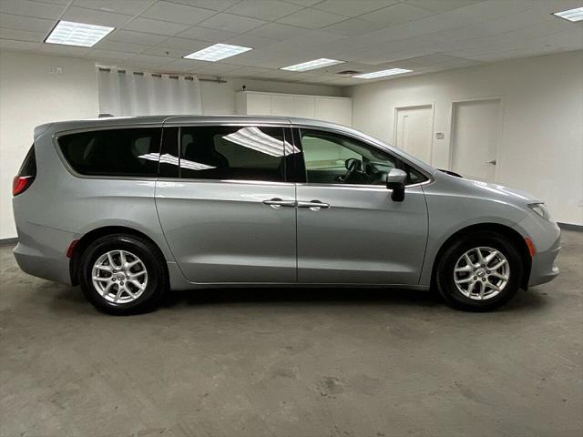 2020 chrysler voyager lx