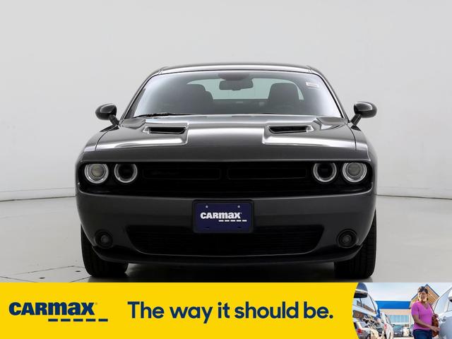 2020 dodge challenger sxt