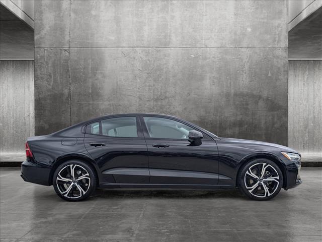 2024 volvo s60 b5 plus dark theme