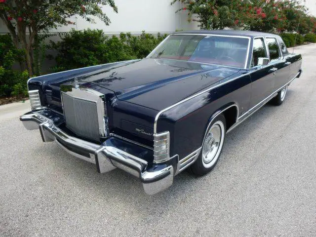 1977 lincoln town car - 31,000 miles - rare color combination!